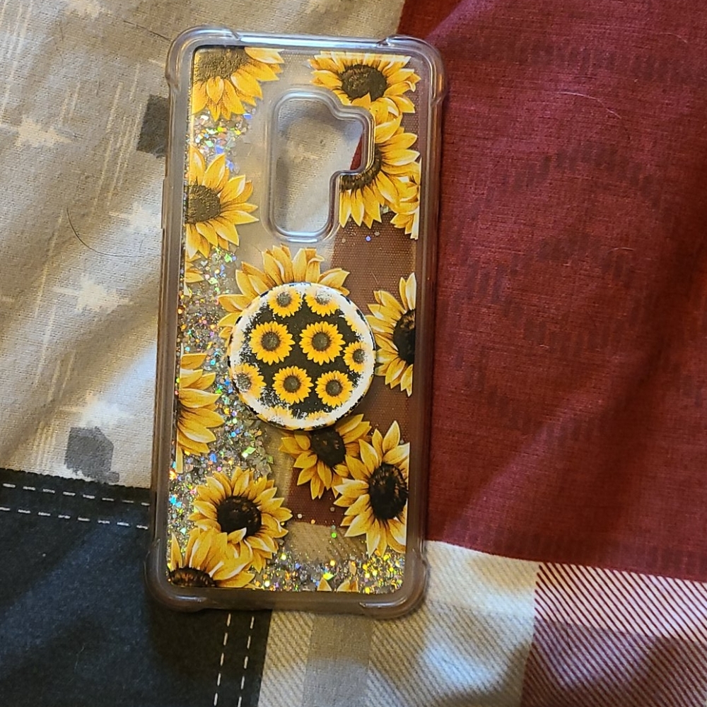 Phone vase with pop socket